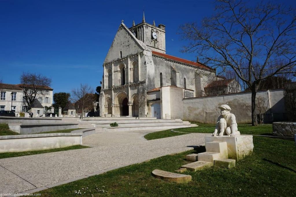 Le Duplex Du Centre - Ideal Pour Un Sejour Detente ! Saint-Savinien Εξωτερικό φωτογραφία